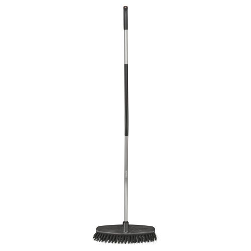 FISKARS Ergonomic seprű, ívelt nyéllel