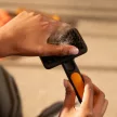FISKARS PetCare kisállat szilikon kefe (16 cm)